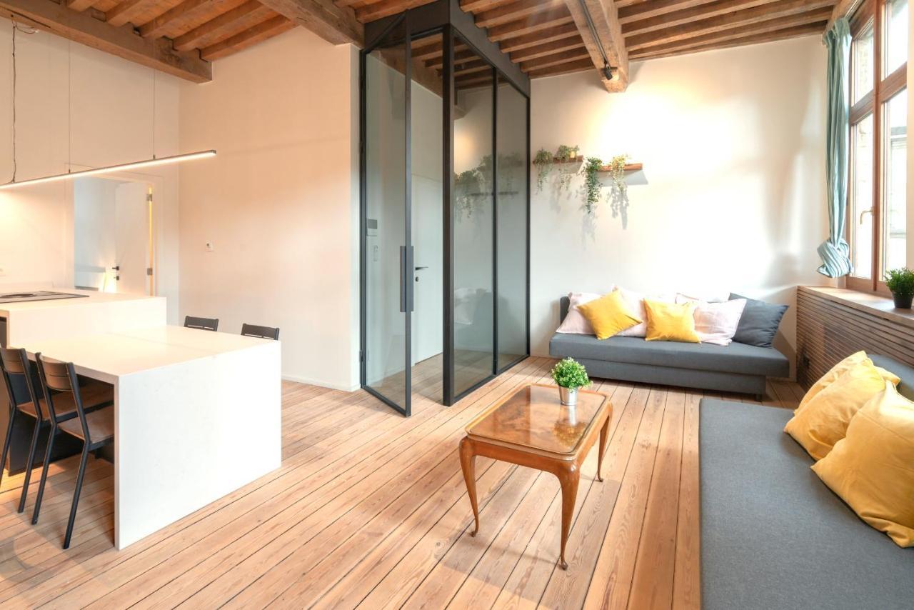 The Hendrik Square Apartments アントウェルペン エクステリア 写真